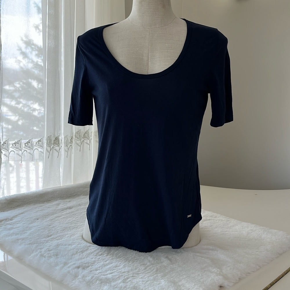 Tommy Hilfiger navy blue tshirt size small